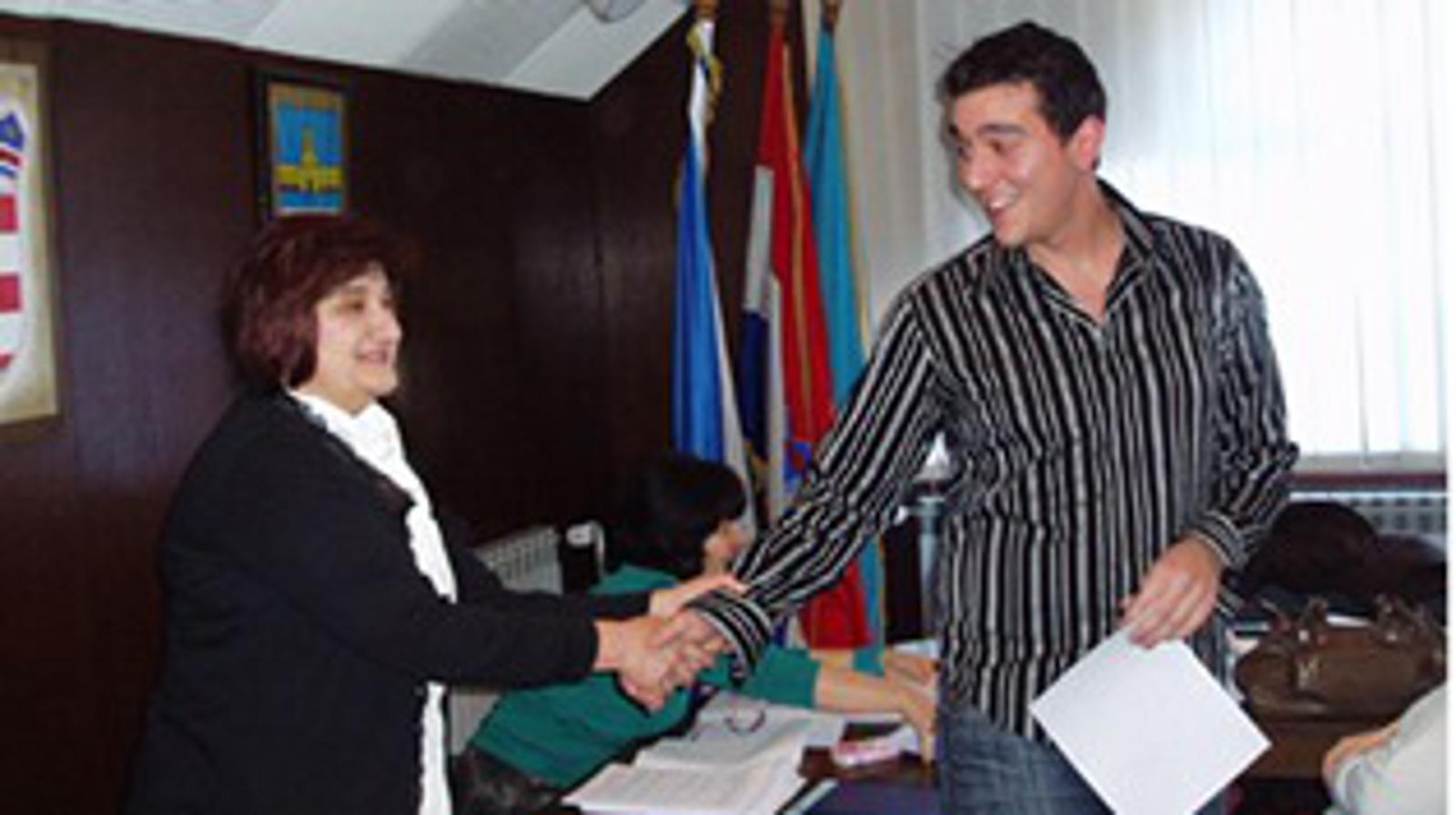 Ljepša Rakas-Vujčić, zamjenica novogradiškog gradonačelnika čestitala je stipendistima