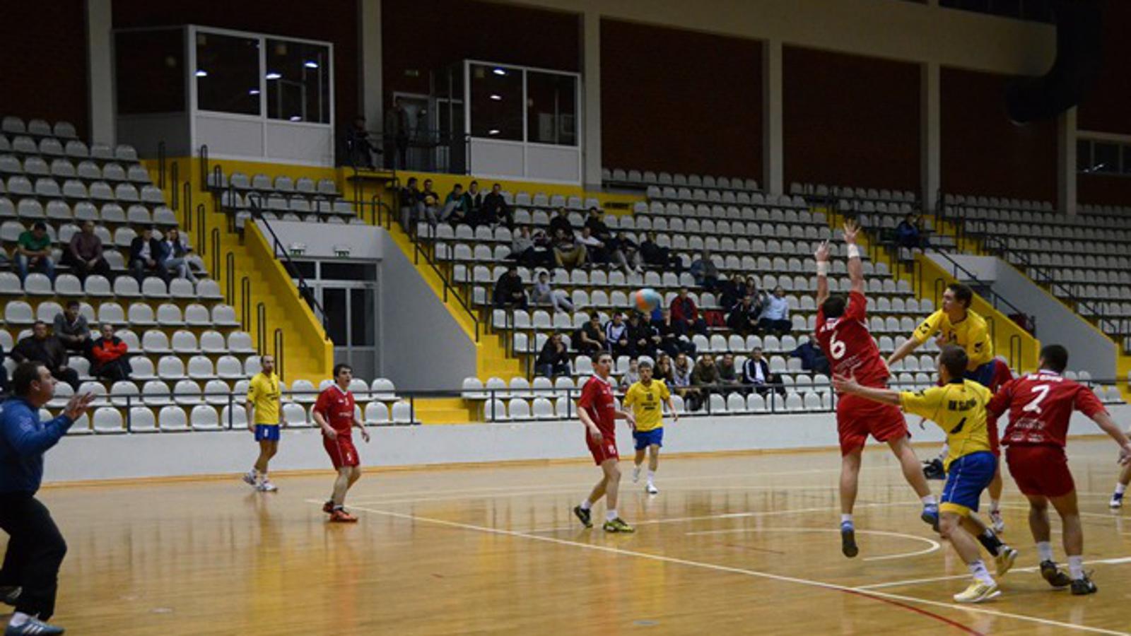 Brođani (crveni) su u trećem susretu nastavka prvenstva uvjerljivo pobijedili Slatinu
