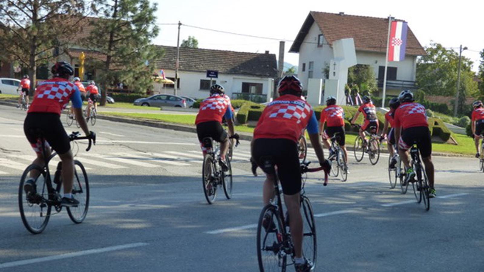 Slavonskobrodski biciklisti u Petrinji
