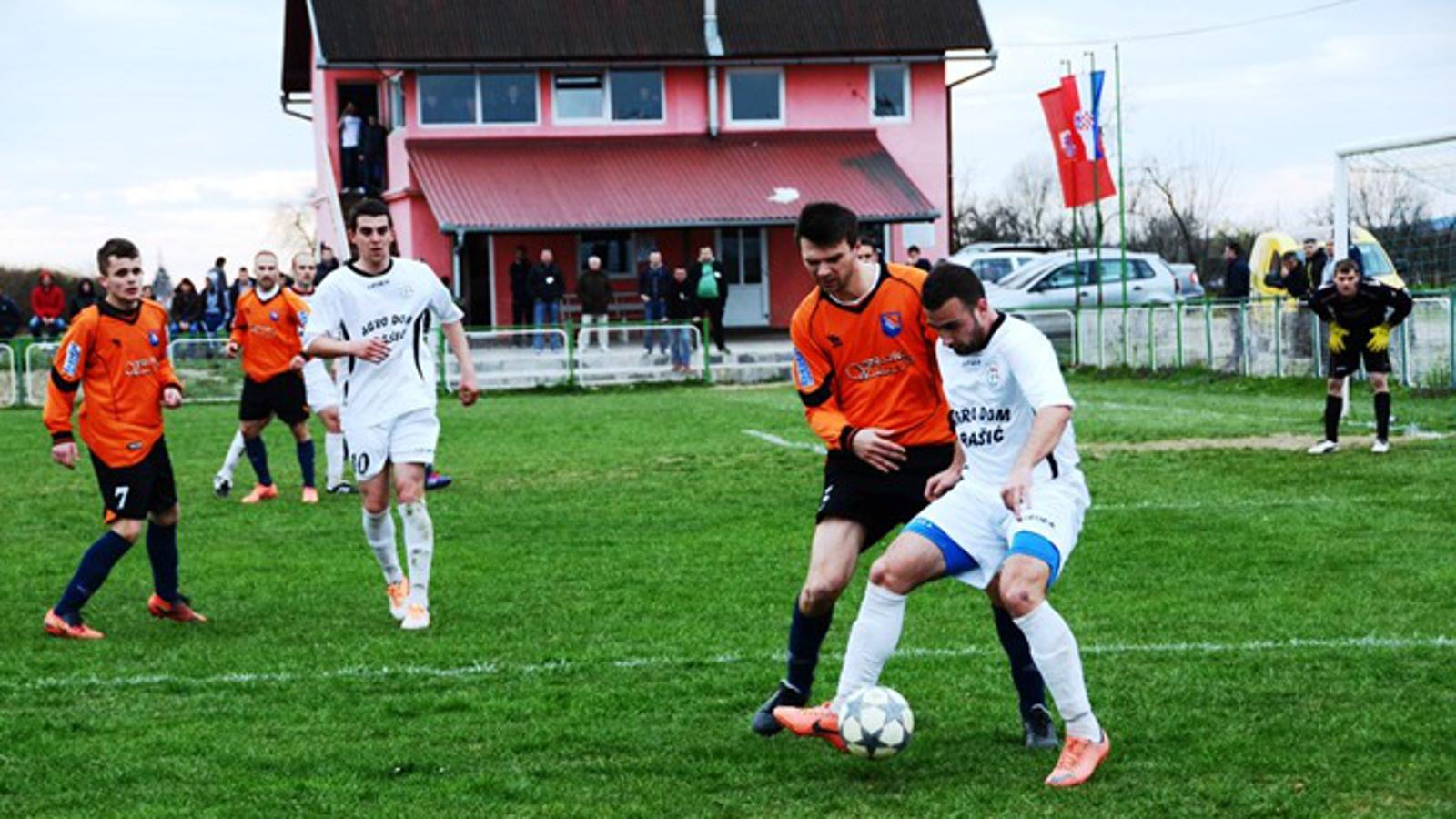 Nogometaši Omladinca (bijeli) utrpali su Slobodnici 9 komada