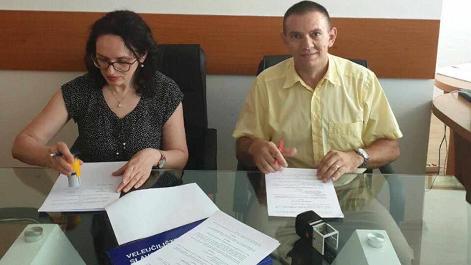 Ravnateljica Gradske knjižnice, Ružica Bobovečki i dekan Veleučilišta, Krunoslav Mirosavljević
