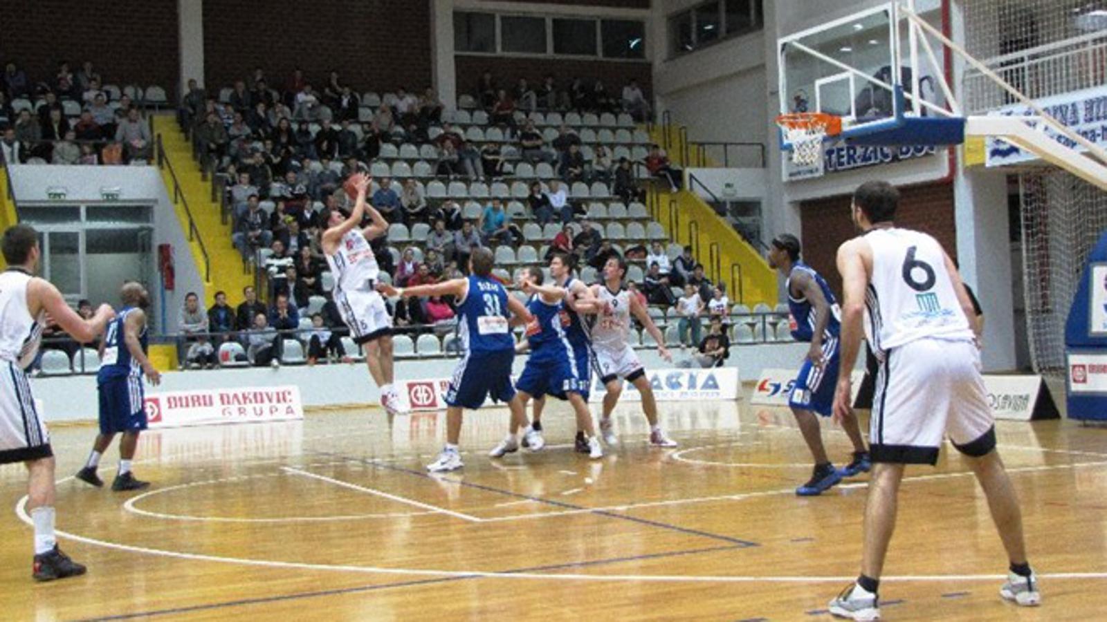 Detalj iz utakmice Brod Svjetlost (bijeli) - Cibona