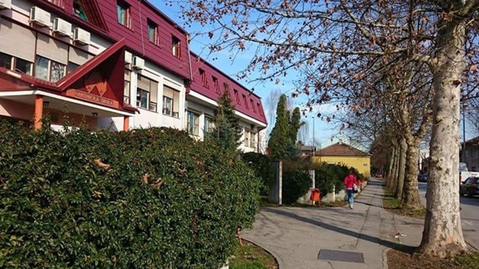 Ulaz u zgradu Obrtničke škole Slavonski Brod