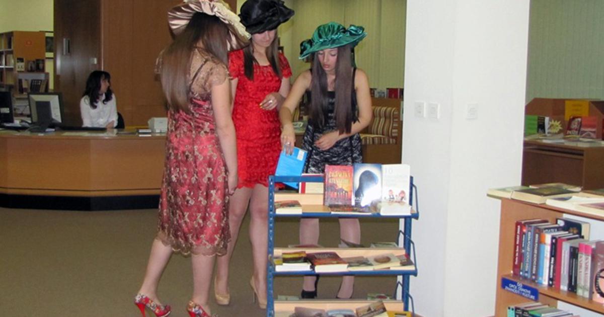 Dok lijepe žene prolaze kroz grad | Plusportal